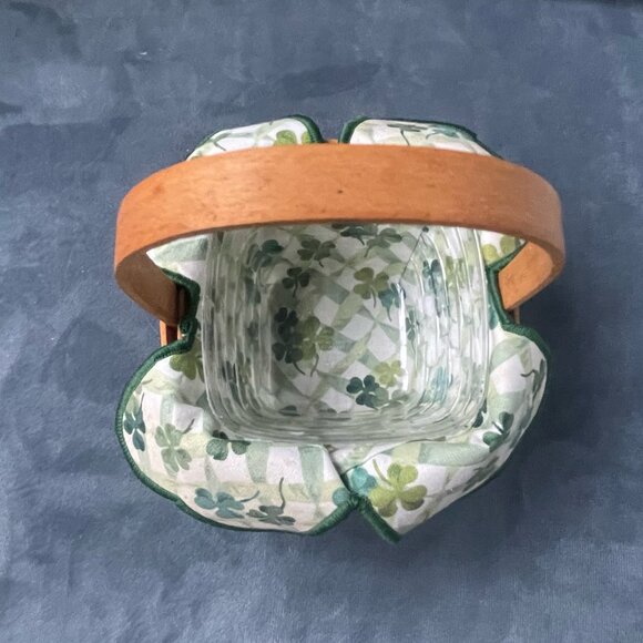 Longaberger 1999 St. Patrick's Day Basket with lid, plastic and fabric liner - Picture 3 of 4